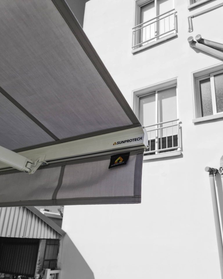 Retractable Awning 03